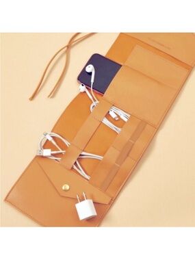 NWT Glass Ladder And Co Katherine Vegan Leather Tech Organizer Roll